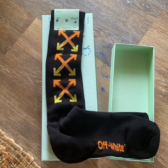 Off-White
Gradient Arrow Socks - Picture 3 of 4
